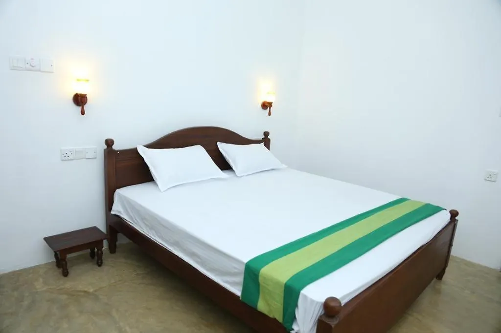 Star Canal Cottage Negombo 0*,